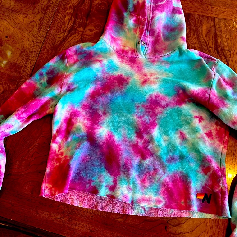 Size Large cropped style aviator nation sweatshirt. like new super cute.